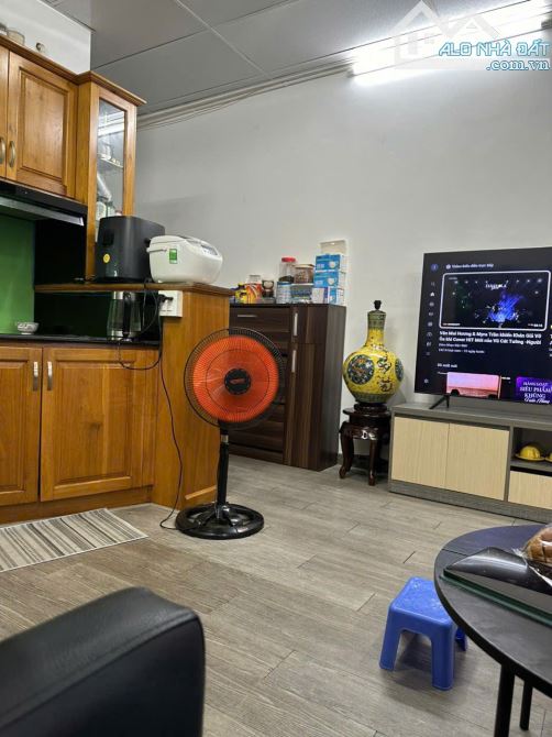 chính chủ cần bán căn 72m2 - 3 PN + 1 phòng lửng + 1 WC + 1 logia, thiện chí thương lượng - 4