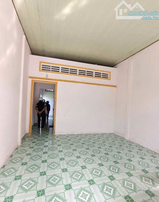 Bán gấp căn nhà MT ở xã Thới Tam Thôn , Hóc Môn 100m2 giá chỉ 925tr - 4