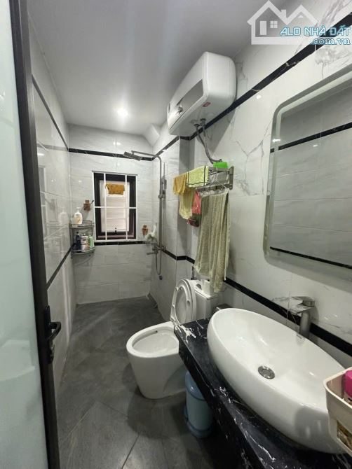 7,65 tỷ cách một nhà ra phố Kim Giang 4p ngủ 5 tầng/ Q Thanh Xuân - 4