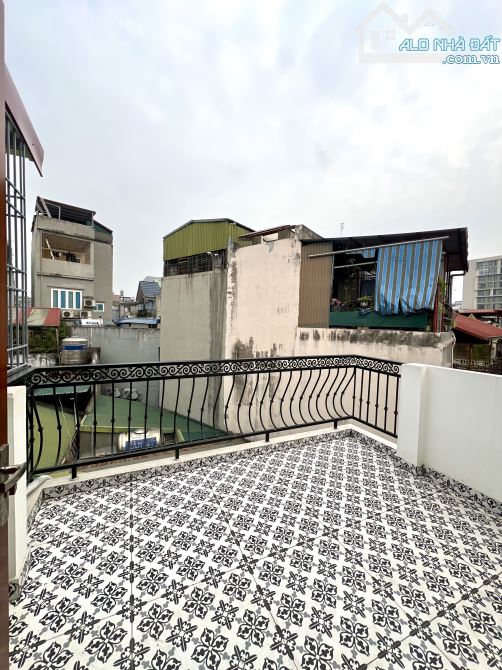 HƠN 8 TỶ CÓ 37M2  NHÀ 5 TẦNG THANG MÁY  PHỐ LA THÀNH THÔNG HÀO NAM - 30M GẶP Ô TÔ - 4