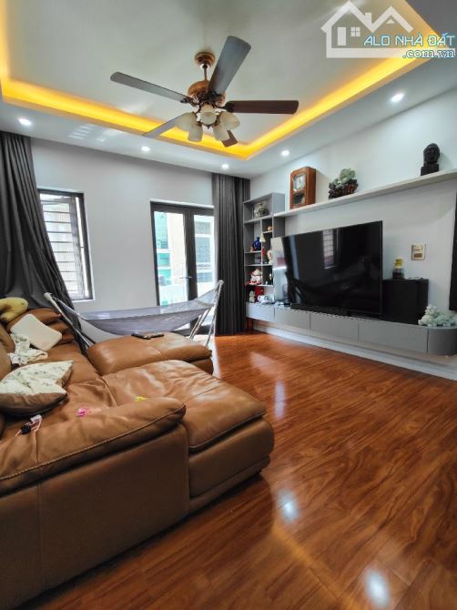 BIỆT THỰ 5 SAO KĐT VĂN KHÊ, GARA, THANG MÁY, FULL NỘI THẤT SANG SỊN, Ở NGAY. Giảm chào 4 - 3