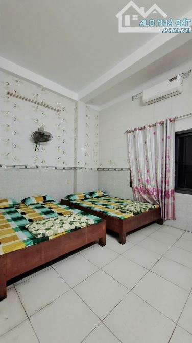BÁN NHÀ KINH DOANH NHÀ NGHỈ - 2 MẶT TIỀN - GẦN BẾN XE TRUNG TÂM - 4