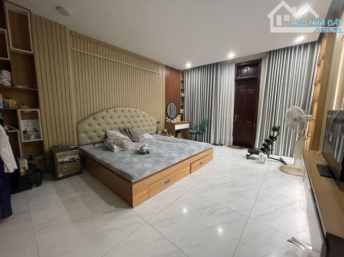 BÁN GẤP NHÀ NGÔ QUYỀN 70M2 5 TẦNG MT4.5 Ô TÔ QUA NHÀ CHỈ 13 TỶ - 5