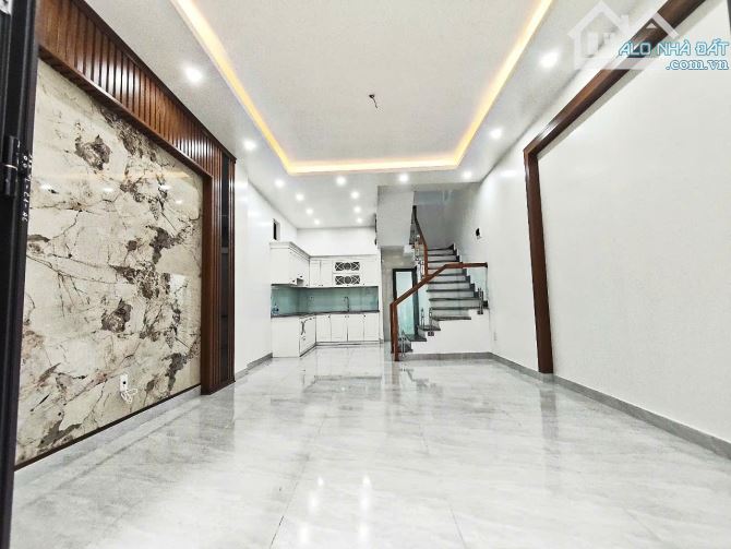 Bán nhà 4 tầng lô góc độc lập ngõ 633 Thiên Lôi - 5