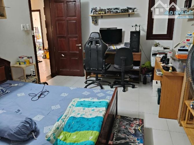 BIỆT THỰ BÌNH THẠNH 3 TẦNG - XE HƠI THÔNG - GẦN CHỢ BÀ CHIỂU - 176M2 - NGANG ĐẸP 8M - 5