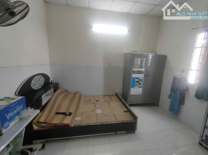 Bán gấp nhà 2 tầng đúc - 4 PN - SHR Hoàn Công - Hẻm 5m - 5