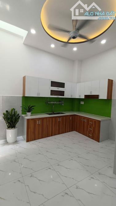 GẦN CHỢ BÌNH LONG - NGUYỄN SƠN NHÀ ĐẸP 3 TẦNG ĐÚC NGUYÊN KHỐI CHỈ 6TỶ - 5