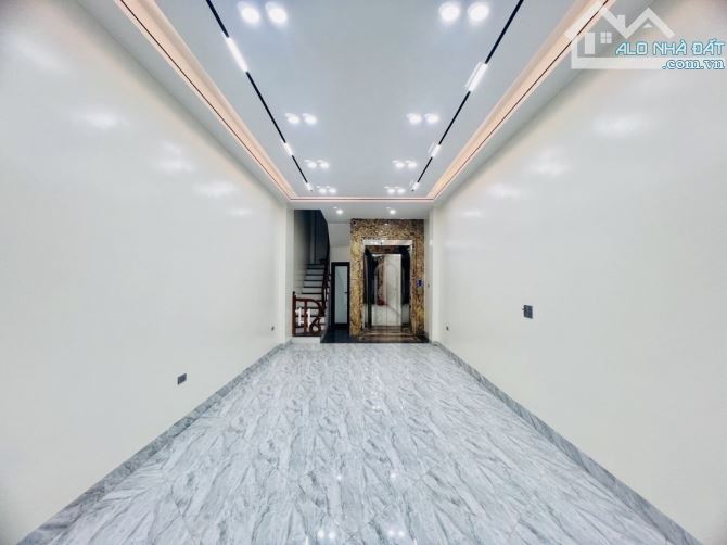 Hiếm!! Bán Nhà Nguyễn Văn Cừ - Long Biên - Full Nội Thất - Thang Máy - Phân Lô - 5