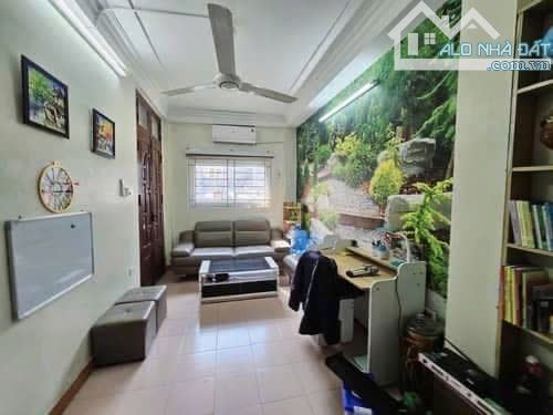 Bán nhà Cầu Giấy, 20m2, 4 tầng, mặt tiền 3m, giá 4.85 tỷ  HÀNG HIẾM - - 5