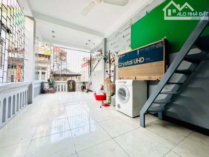 Tôn Thất Tùng, trung tâm, lô góc, gần Đại học Y, 39m2, chào 9 tỷ 6 - 5