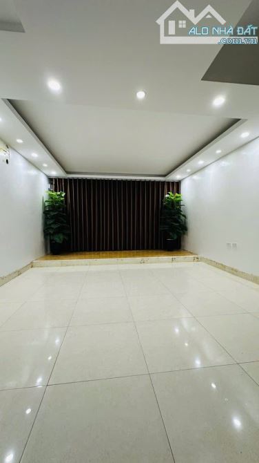 BÙI XƯƠNG TRẠCH- THANH XUÂN- 1 NHÀ RA PHỐ- 10M RA OTO- GIÁ RẺ- TRUNG TÂM- MÚC NHANH - 5