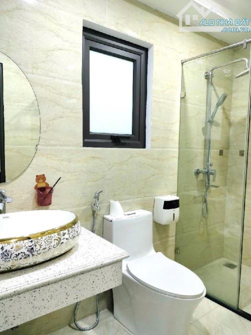 BÁN NHÀ BỒ ĐỀ 36M, 5T, MT4M, GIÁ CHÀO 8TỶ. NGÕ THÔNG Ô TÔ ĐỖ CỔNG.   📍Vị trí siêu hiếm nh - 5
