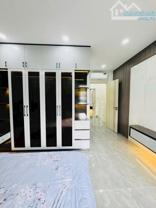 Bán Nhà Tân Thới Hiệp Q12- 61M2(4.2 x 15 )- 5Tầng - HXH- Chỉ 6,46 Tỷ. - 5