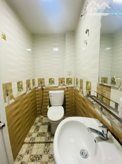Bán nhà mặt tiền giá rẻ Q8 dưới 4 tỷ ngay chợ Trần Văn Thành p8, 4m×7m - 5