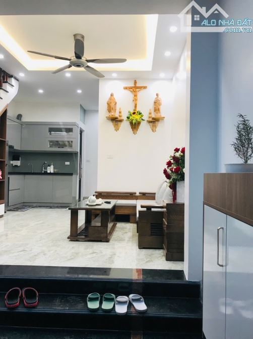 Bán nhà dân xây gần Uỷ ban Vân Canh ô tô đỗ cửa nội thất xịn 40m2 4 tầng mặt tiền 4m5 - 5