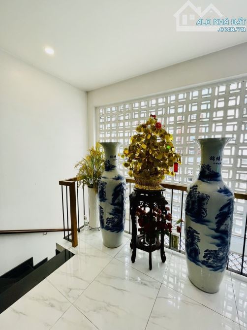 BÁN NHÀ 5 TẦNG - NGANG 5.2M - ĐỐI DIỆN HENIKEN Q12 - ĐƯỜNG 8M - 5