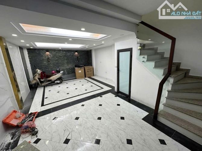 BÁN NHÀ KHƯƠNG TRUNG, Thanh Xuân 43M2 x 5T – MT 5.6M – CHO THUÊ 42 TR/THÁNG – CHỈ 10.7 TỶ - 5