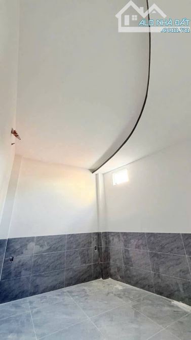 Nhà 1 trệt 1 lầu Sổ hồng Hoàn công - Gần bờ Hồ phường dĩ an, kcn Sóng thần 1 giá 4 tỷ 500t - 6