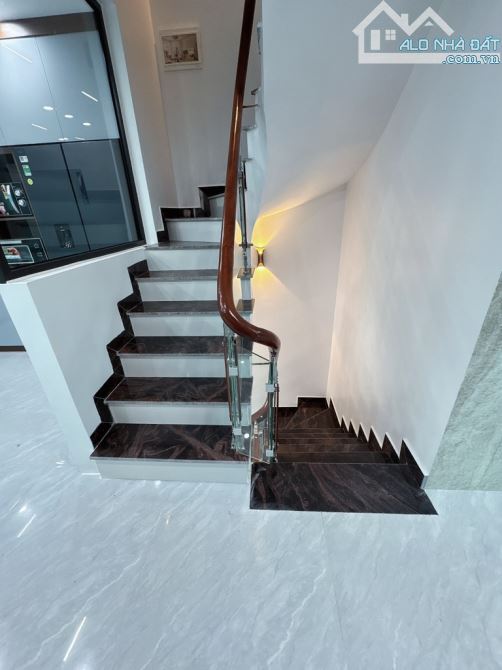 Bán nhà Ngọc Thụy, Mới kính kong, vừa ở vừa kinh doanh, thang máy, 65M2 X 5 Tầng x MT 6M - 6