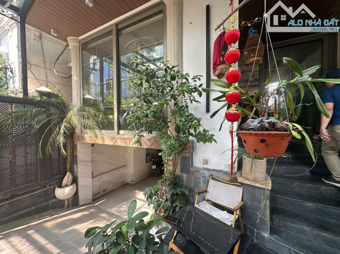 Bán BT quận ủy Tây Hồ giáp khu Vườn Đào, ô tô ra vào dừng đỗ ngày đêm, view mặt Hồ Tây, DT - 6