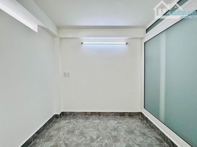 Bán nhà ngay Nguyễn Thái Sơn, Gò Vấp. Giá: 2 tỷ 812tr/ 69,5m2, sổ riêng, đường ô tô - 6
