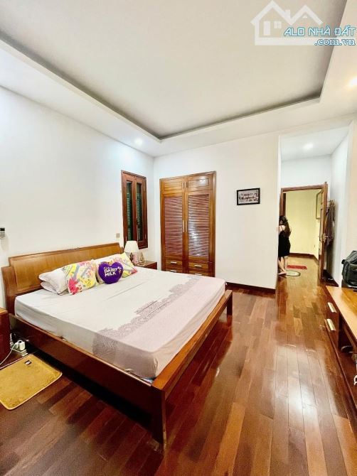 CHÍNH CHỦ BÁN NHÀ MẶT NGÕ ĐƯỚNG LẠC LONG QUÂN DT 52M2, 6 Tầng, Mt 4.1M - 6