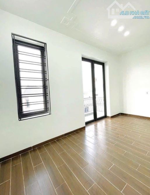 Siêu phẩm 3 tầng Độc Lập cực đẹp gần ngay chợ Minh Kha có sân cổng riêng - 6
