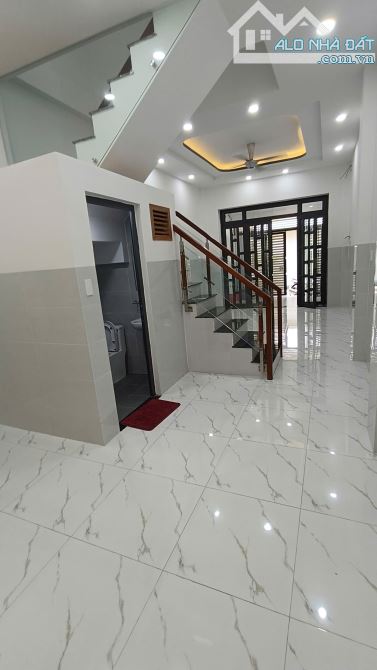 GẦN CHỢ BÌNH LONG - NGUYỄN SƠN NHÀ ĐẸP 3 TẦNG ĐÚC NGUYÊN KHỐI CHỈ 6TỶ - 6