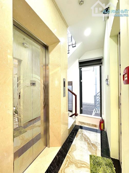 Siêu phẩm 8 tầng ngay hẻm VIP 666 đường 3/2. Hầm. Sân thương. Thang máy. 8PN rộng. Giá TL - 6