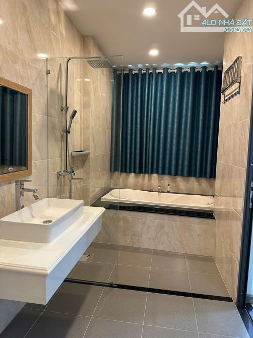 BÁN NHÀ 5 TẦNG NGANG 5,5M CÓ THANG MÁY TRUNG TÂM PHỐ BIỂN NHA TRANG GẦN CHỢ XÓM MỚI - 6