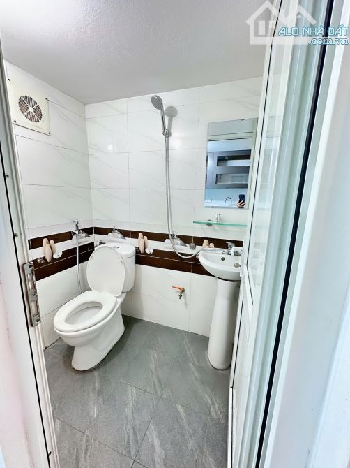 Cần bán gấp nhà 6 tầng Mễ Trì Thượng, 10 phòng khép ngõ nông, DT 62m2, MT 4m, Giá 10.8 tỷ - 6