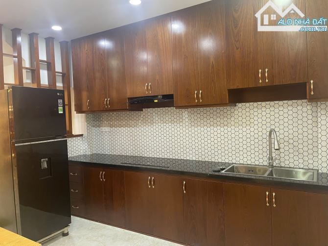 NHÀ 3,5LẦU MỚI HXH ĐƯỜNG NGUYỄN TRỌNG TUYỂN , P15 , QUẬN - PN - 6