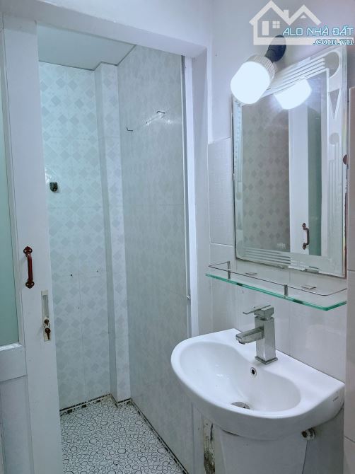 Cho con Du học Tôi cần bán gấp Căn nhà 4 Tầng - 5 PN, Đường Cao Văn Lầu giá 5.5 Tỷ - 6