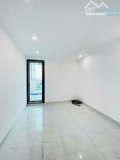 Đặng Tiến Đông - Thang máy - Ô tô đỗ cửa - Cách phố 20m - Trước nhà ô tô tránh - 6