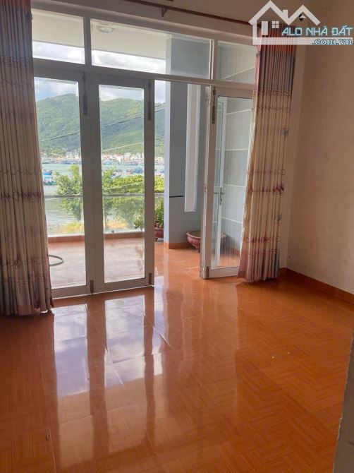 Bán nhà TDC Vĩnh Trường view biển 1 trệt 1 lầu, sân thượng: Dt: 56,1( ngang 4m nở hậu 4,4m - 6
