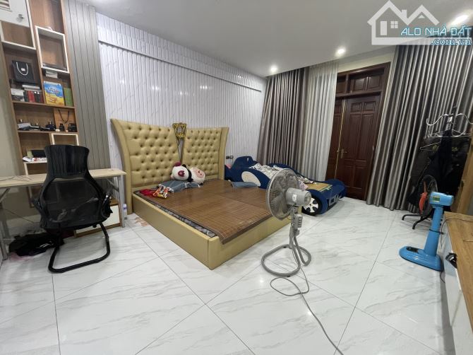 BÁN GẤP NHÀ NGÔ QUYỀN 70M2 5 TẦNG MT4.5 Ô TÔ QUA NHÀ CHỈ 13 TỶ - 7