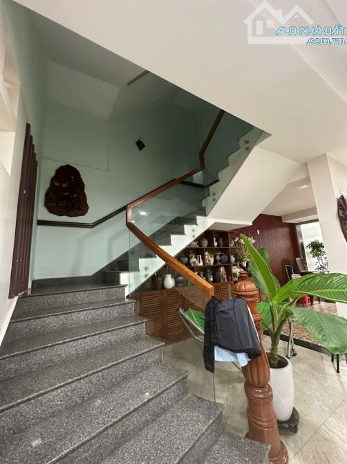 Bán Nhà 3 Tầng Mặt Tiền Trưng Nữ Vương gần Nguyễn Trác. - 7