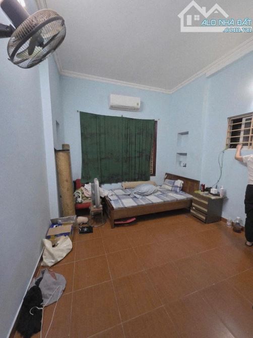 BÁN NHÀ PHỐ CẦU GIẤY 38m2 8.7ty NỞ HẬU - GẦN PHỐ - 3 GÁC VÀO NHÀ - DÂN XÂY CHẮC CHẮN - 7