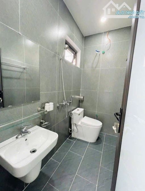 Siêu phẩm 3 tầng Độc Lập cực đẹp gần ngay chợ Minh Kha có sân cổng riêng - 7