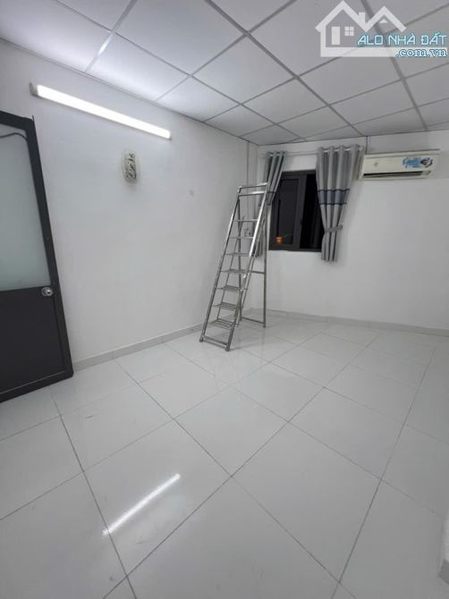 Bán nhà đường Tỉnh Lộ 10, ngay cạnh Tên Lửa, 2 tầng, 4 tỷ hơn TL - 7