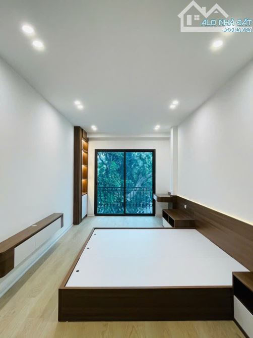 Đặng Tiến Đông - Thang máy - Ô tô đỗ cửa - Cách phố 20m - Trước nhà ô tô tránh - 7