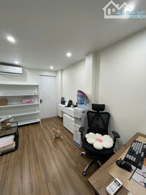Đê La Thành - Thang máy - Kinh doanh - Trước nhà rộng 4m - Nhà đẹp - Ngõ thông - 7