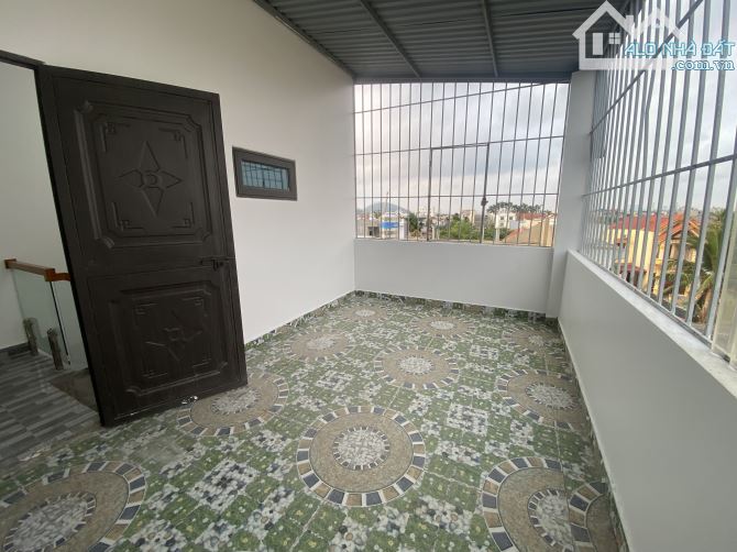 Siêu phẩm căn góc 3,5 tầng cực đẹp mặt đường kinh doanh, buôn bán gần trung tâm quận Kiến - 7