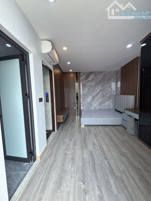 Bán nhà Ngọc Thụy, Mới kính kong, vừa ở vừa kinh doanh, thang máy, 65M2 X 5 Tầng x MT 6M - 8