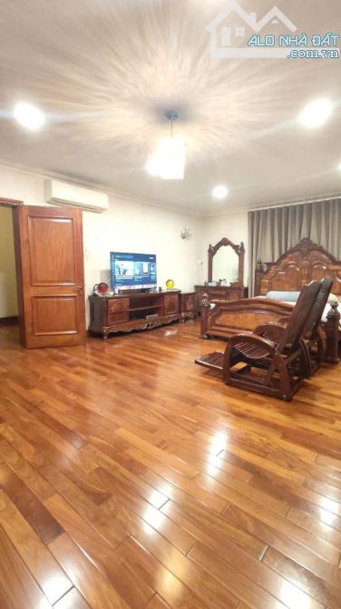 Biệt thự góc 3 mặt tiền Nguyễn Thành Ý 260m2, 13x20m, 4 tầng, 139 tỷ - 8
