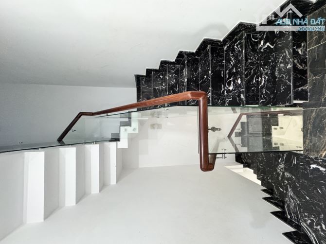 CHỦ NGỘP -5 TẦNG BTCT- AN BÌNH -P.6-Q.5- VUÔNG A4- DT: 4*16.5N- 13 TỶ 2 - 8