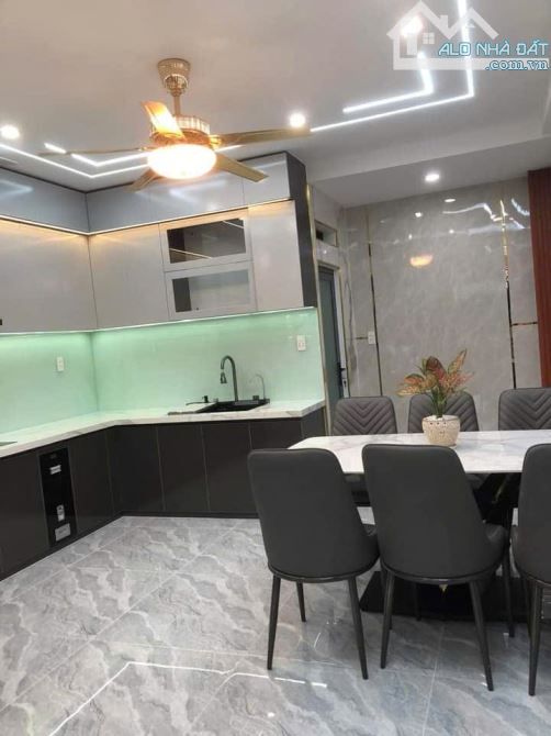 Bán căn 2 góc mặt tiền phường hiệp thành q12  4.5x15m , giá: 6 tỷ 45 còn TL - 8