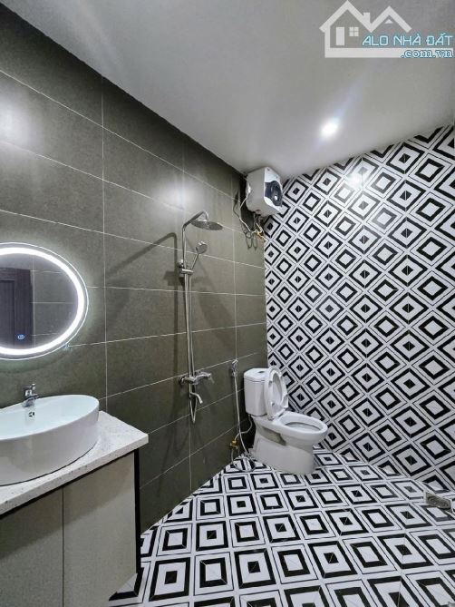 CẦN BÁN NHÀ 2 TẦNG KIỆT Ô TÔ ĐẬU DĐỔ TẬN CỬA LÝ THÁI TỔ ,THANH KHÊ GIÁ CHỈ NHỈNH 3TỶ - 8