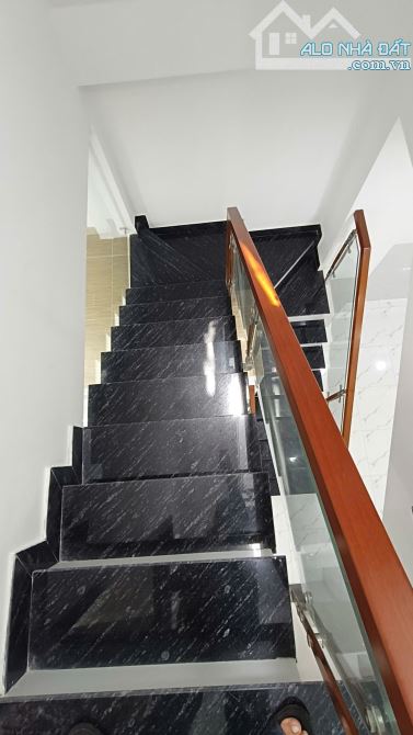 GẦN CHỢ BÌNH LONG - NGUYỄN SƠN NHÀ ĐẸP 3 TẦNG ĐÚC NGUYÊN KHỐI CHỈ 6TỶ - 8