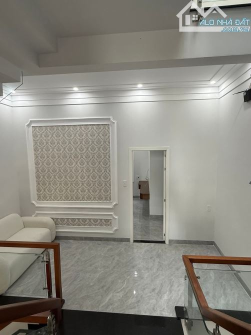 NHÀ 3 TẦNG MT LÊ VĂN SĨ,LIÊN CHIỂU GẦN BIỂN - 8